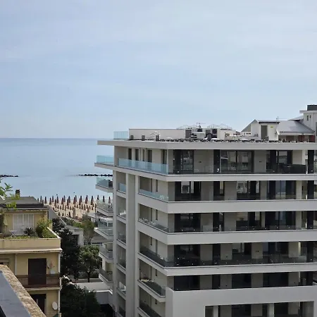 Vivere Penthouse Sea View, 2 Suites, 2 Baths, Lägenhet Pescara